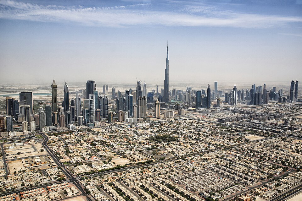 File:Dubai Skyline mit Burj Khalifa (18241030269).jpg