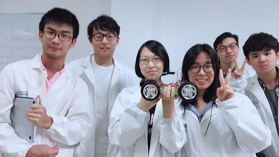 File:Experiment of Electrical Engineeing in UNNC.jpg