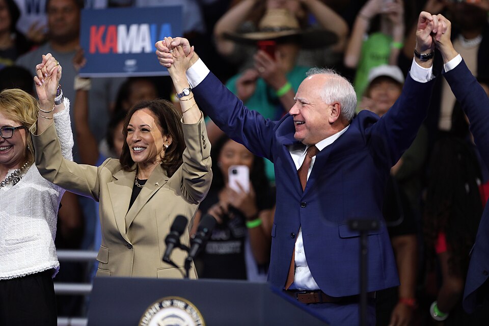 File:Kamala Harris & Tim Walz - 53915639353.jpg