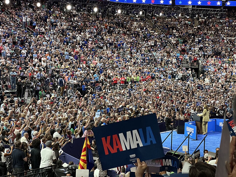 File:Kamala Harris campaign rally in Glendale, Arizona.jpg