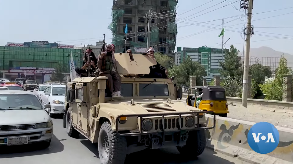 File:Taliban Humvee in Kabul, August 2021.png